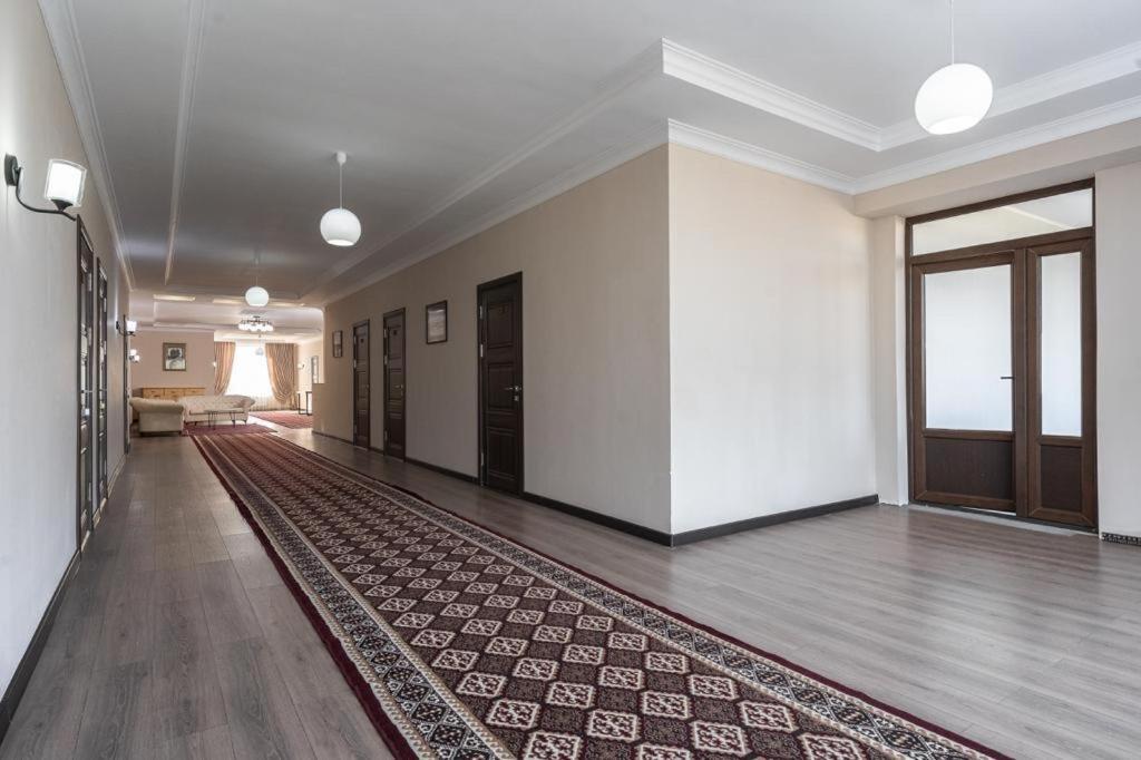 Muras Hotel Karakol Eksteriør billede