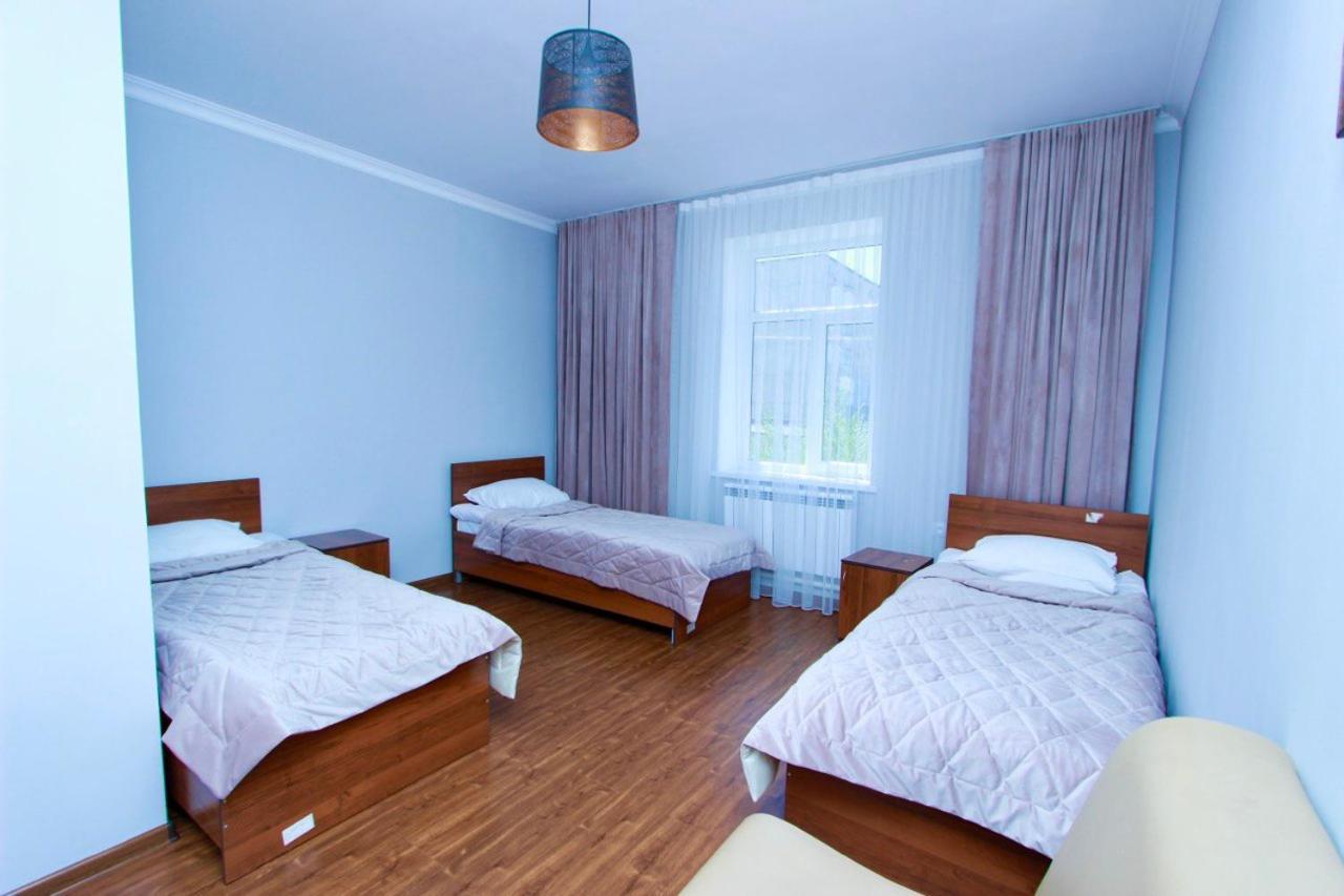 Muras Hotel Karakol Eksteriør billede
