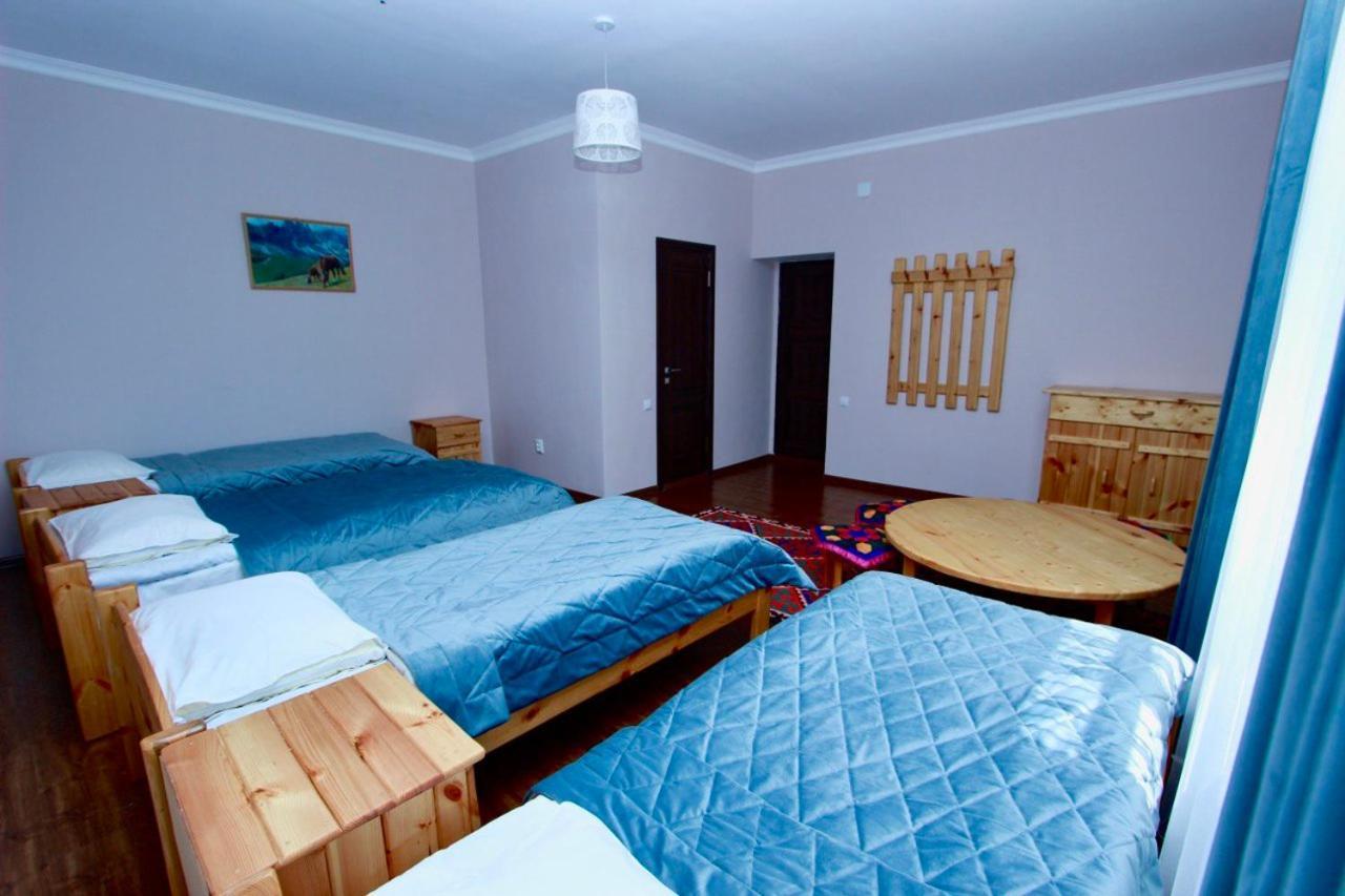 Muras Hotel Karakol Eksteriør billede