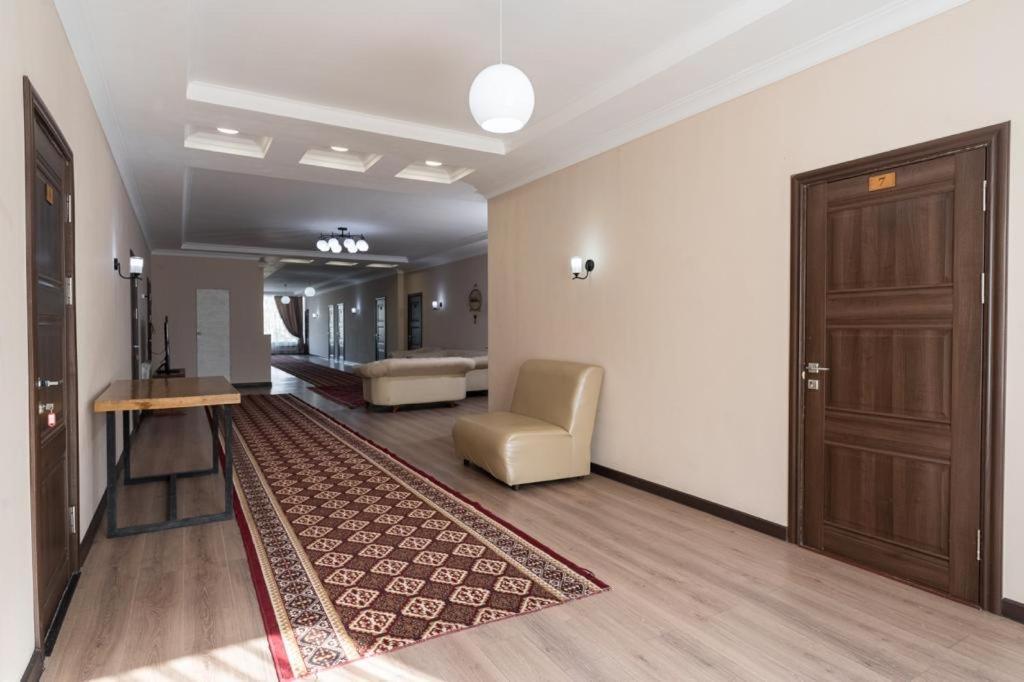 Muras Hotel Karakol Eksteriør billede