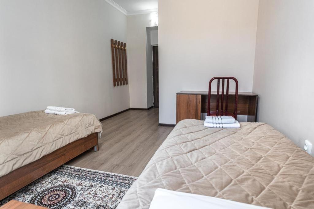 Muras Hotel Karakol Eksteriør billede