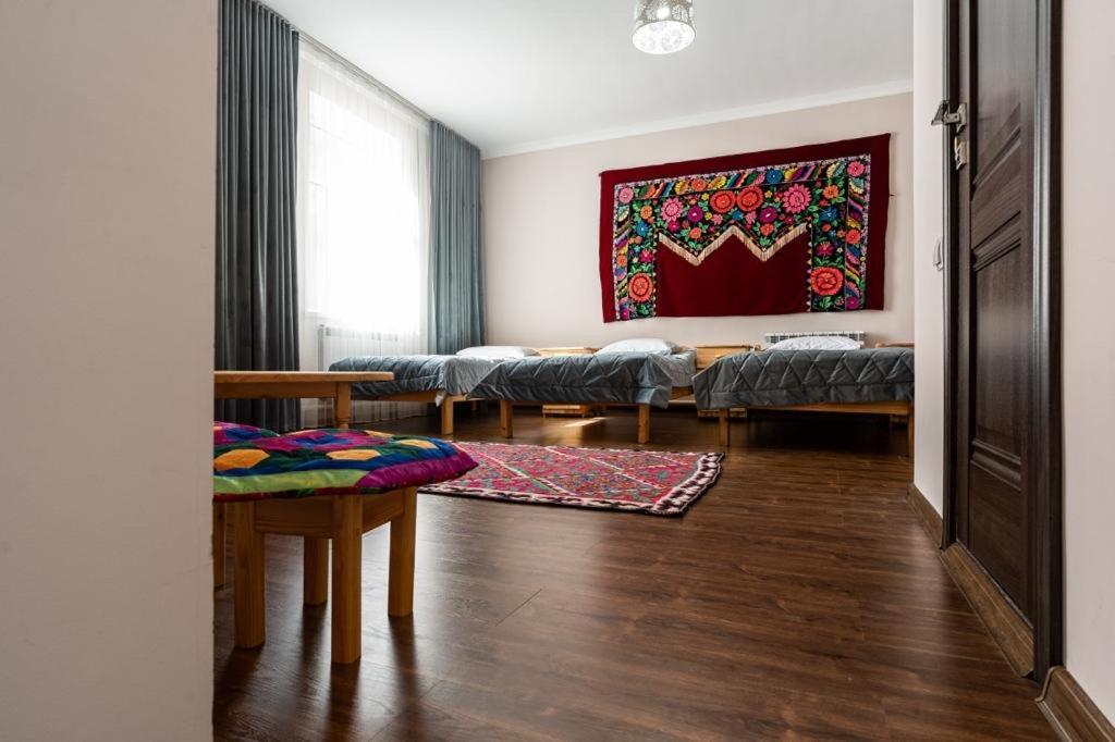 Muras Hotel Karakol Eksteriør billede