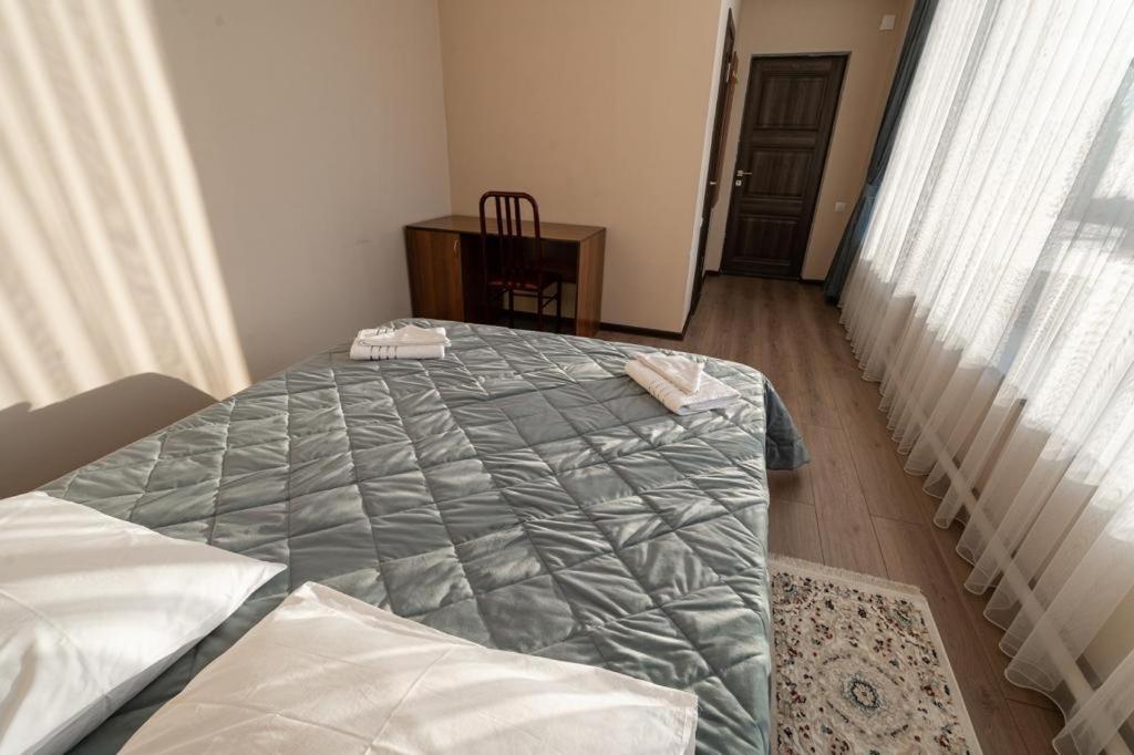 Muras Hotel Karakol Eksteriør billede
