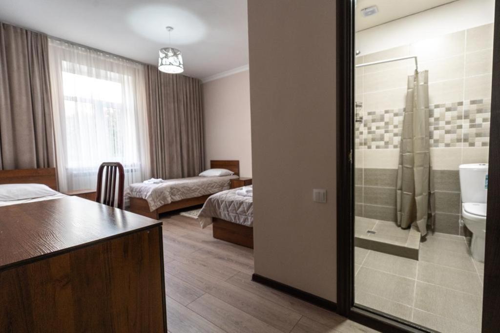 Muras Hotel Karakol Eksteriør billede