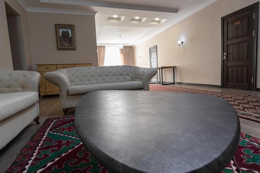 Muras Hotel Karakol Eksteriør billede