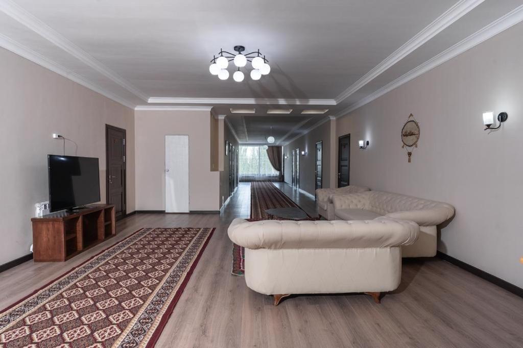 Muras Hotel Karakol Eksteriør billede