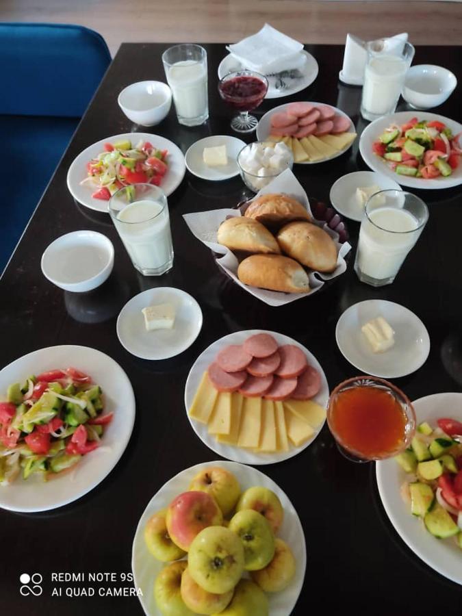 Muras Hotel Karakol Eksteriør billede